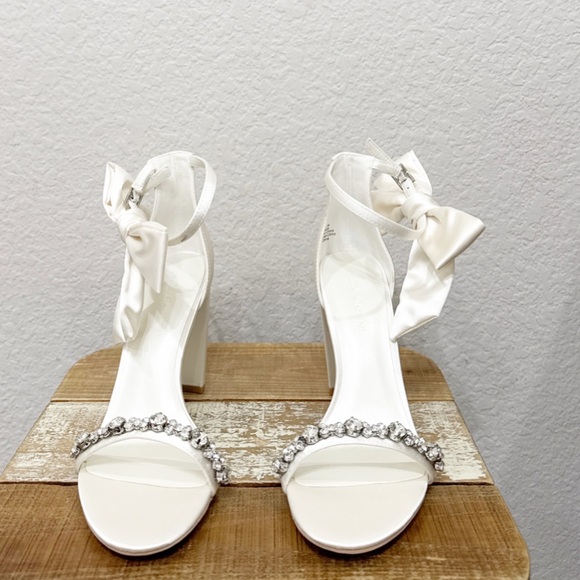 Oleg Cassini Melanie Crystal Strap Heels Sandals Size 7 NEW - Picture 4 of 10
